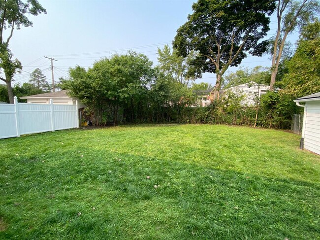 Foto del edificio - 1510 Woodland Dr