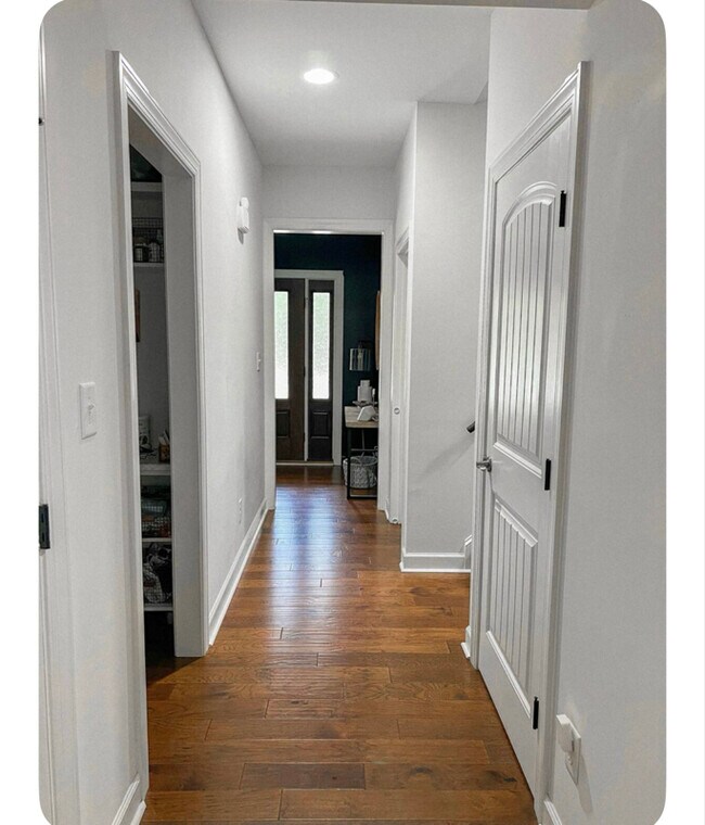 Building Photo - 135 Kingswood Cir