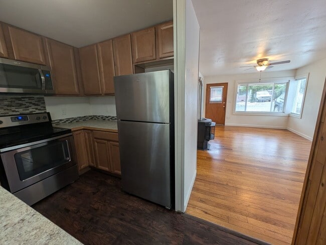 Building Photo - Lebo Reid Duplex