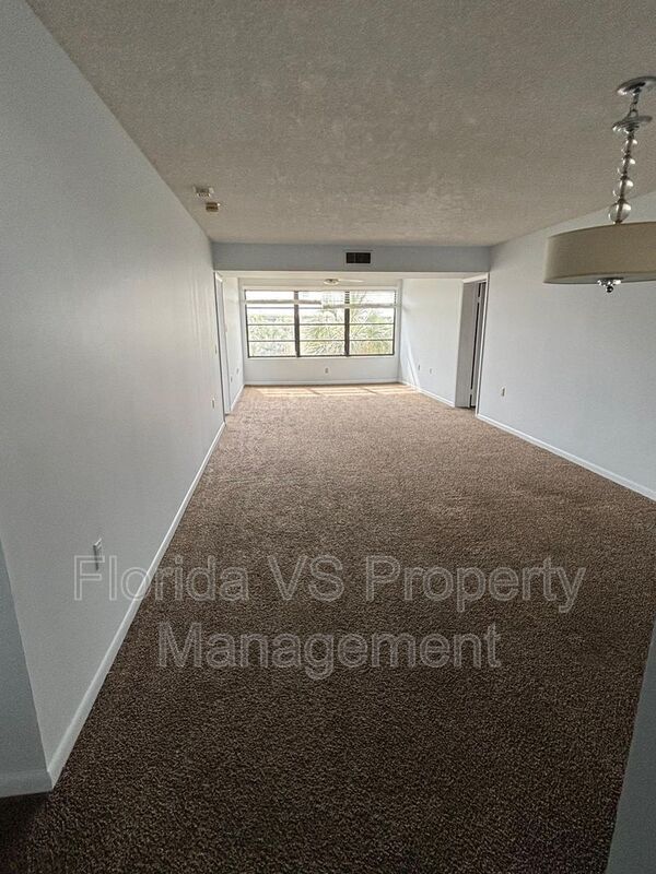 Foto del edificio - 3511 Village Blvd