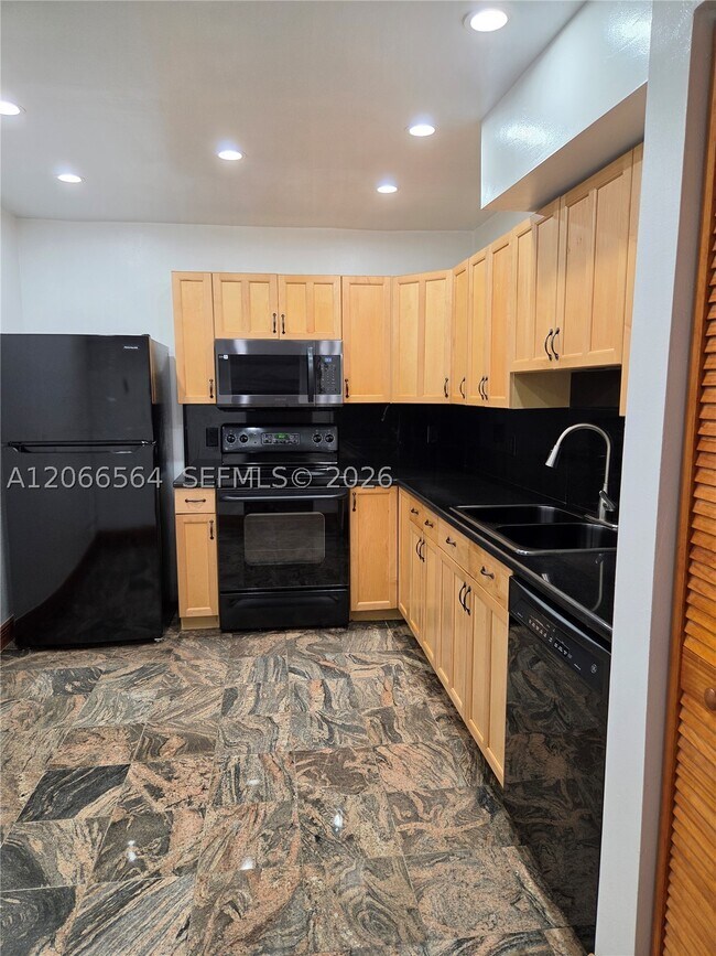 Foto del edificio - 1301 NE 7th St
