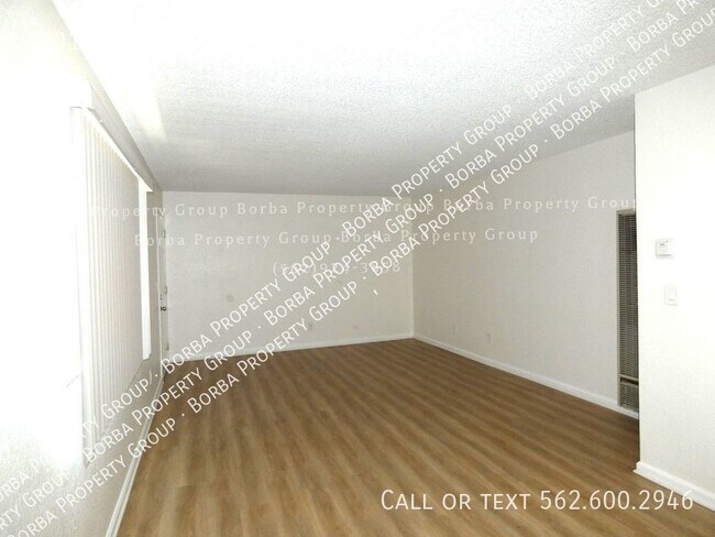 Building Photo - **STUNNING  2 BEDROOM | 1 BATH APARTMENT W...