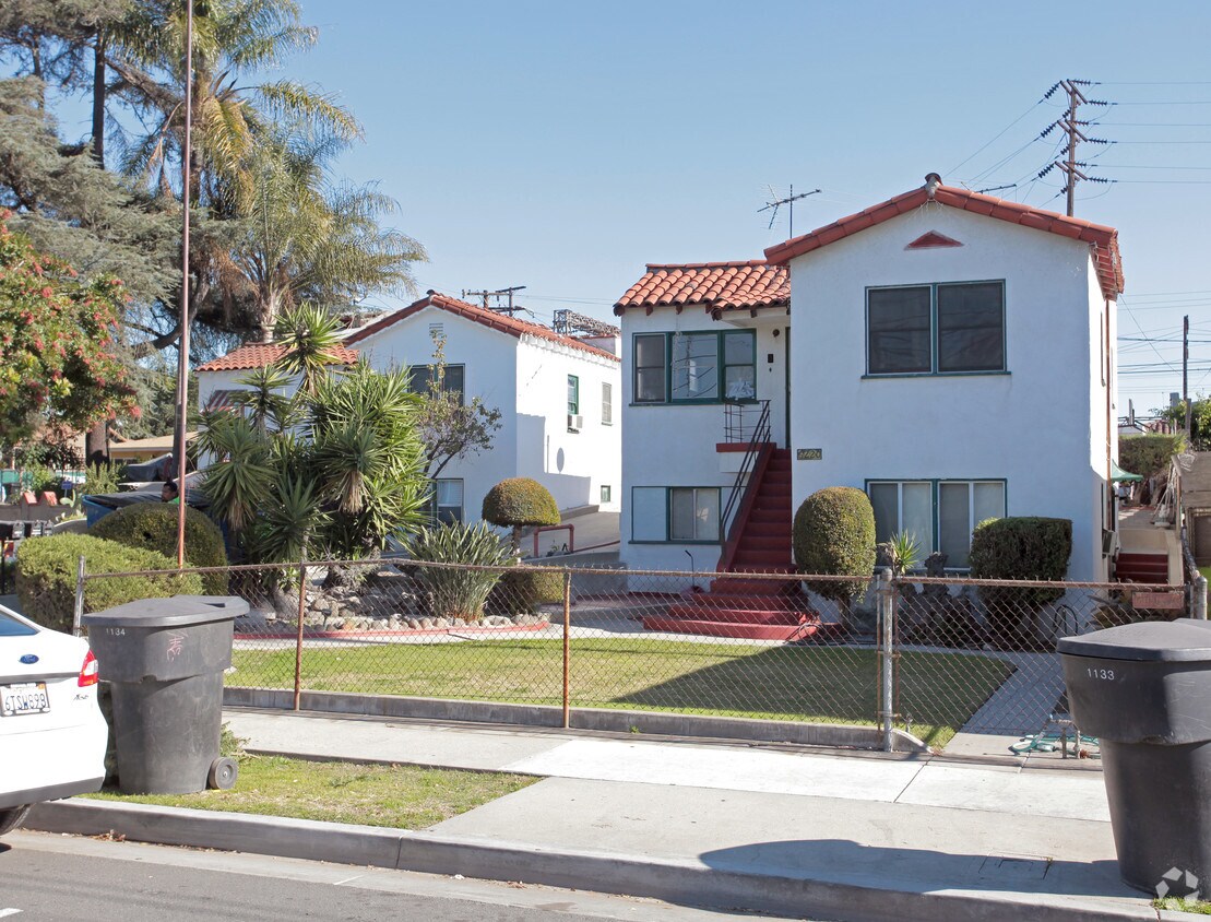 Primary Photo - 6214 Bissell St