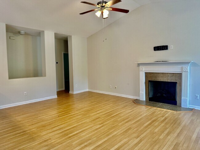 Foto del edificio - Three Bedroom Home located in Midpoint!