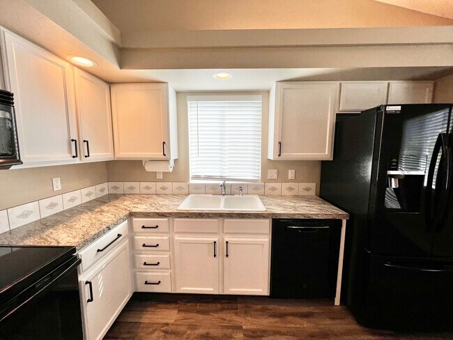 Foto del edificio - Spacious 3 bed, 2.5 bath home in Central Fort Collins