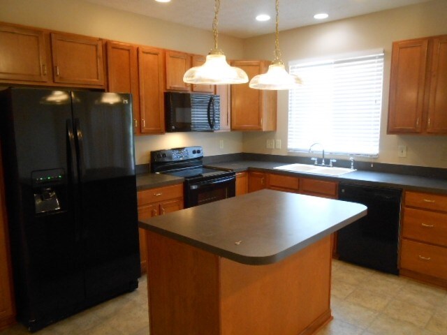Foto del edificio - 402 Rolling Acres Drive