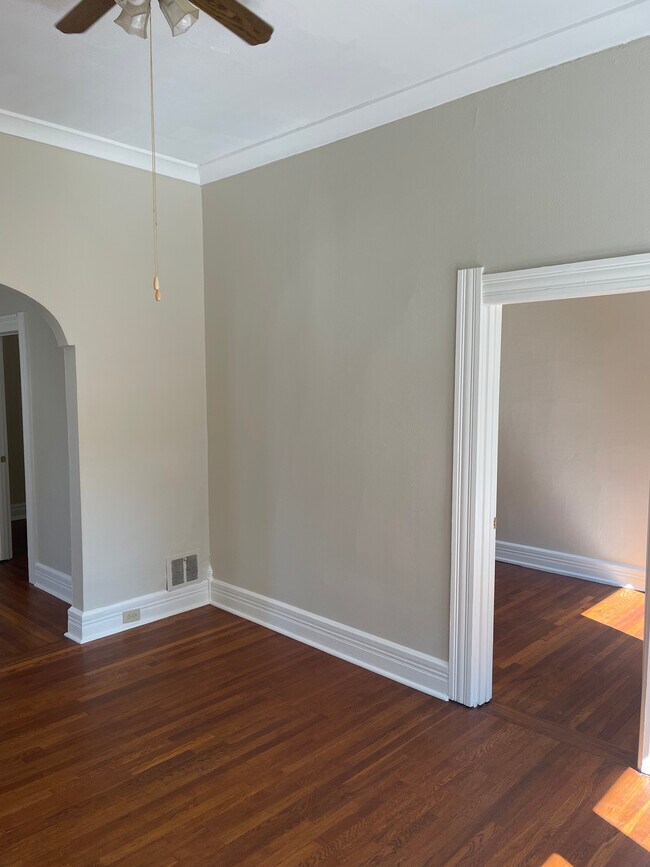 Building Photo - 3247 Blackstone Dr