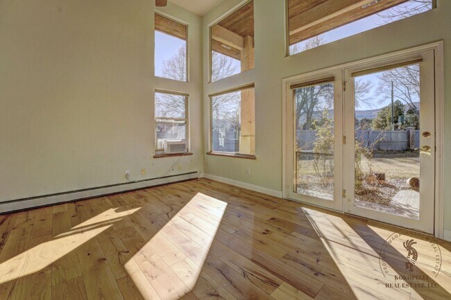 Building Photo - 2027 Charis Ct