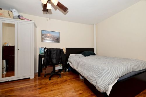 Primary Photo - 271 E 10th St