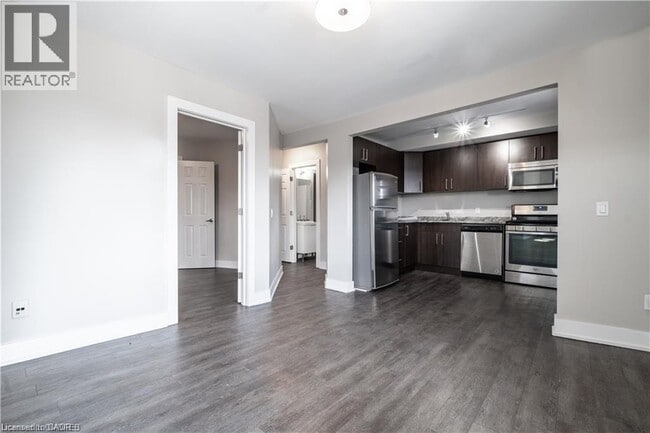 Building Photo - 4 OTTAWA Street N Unit# 13