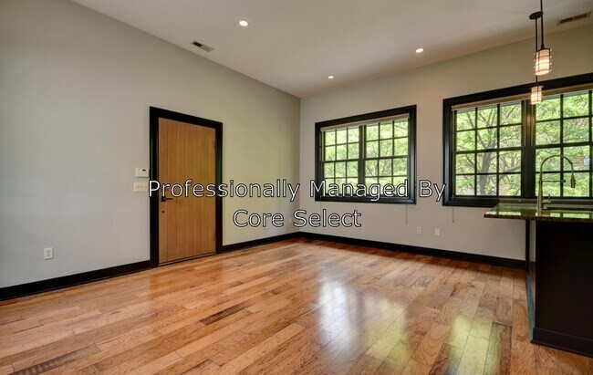 Building Photo - 164 E Gay St
