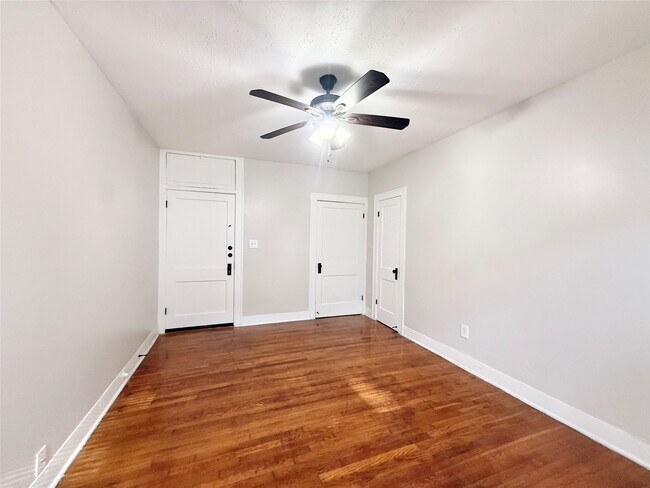 Foto del edificio - 1136 Berthea St