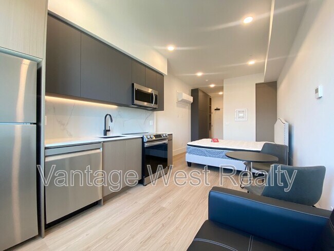 Photo du bâtiment - 404-720 KLO Rd