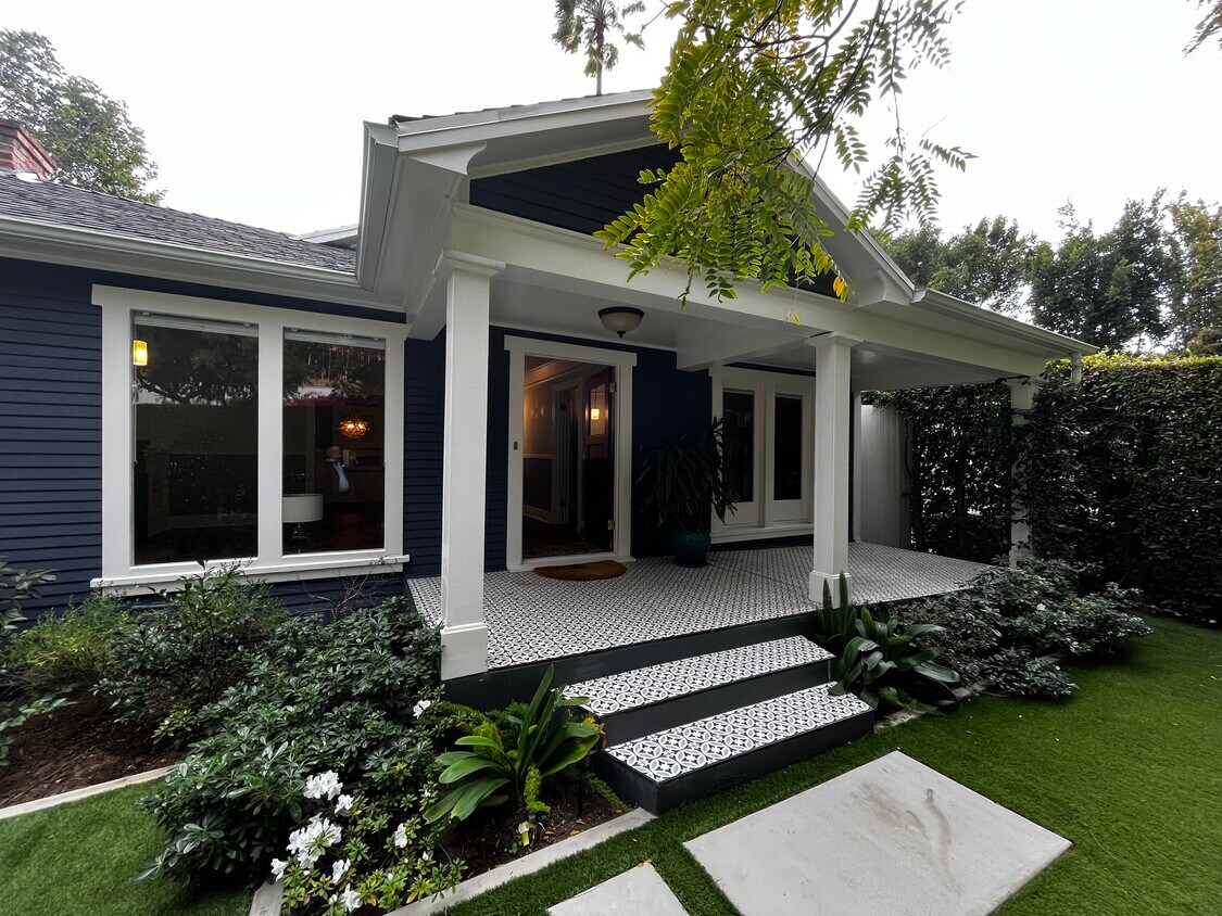 7024 De Longpre Ave., Hollywood - 7024 De Longpre Ave