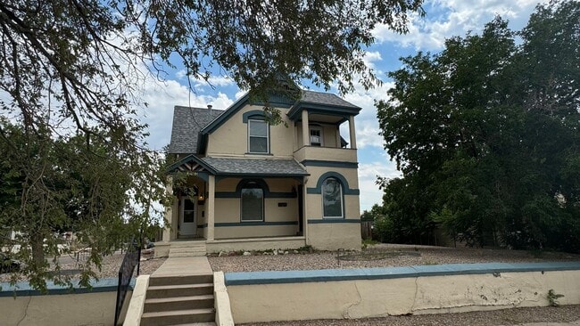 Building Photo - 1230 E 10th St