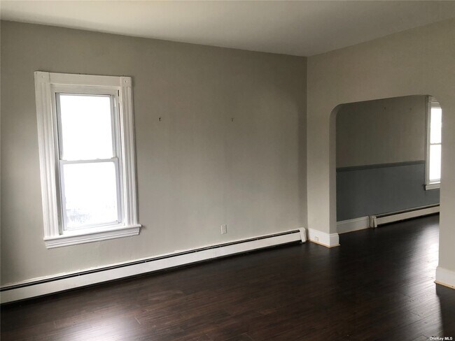 Building Photo - 502 Lakeview Ave