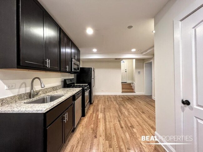 Building Photo - 1 bedroom in CHICAGO IL 60613