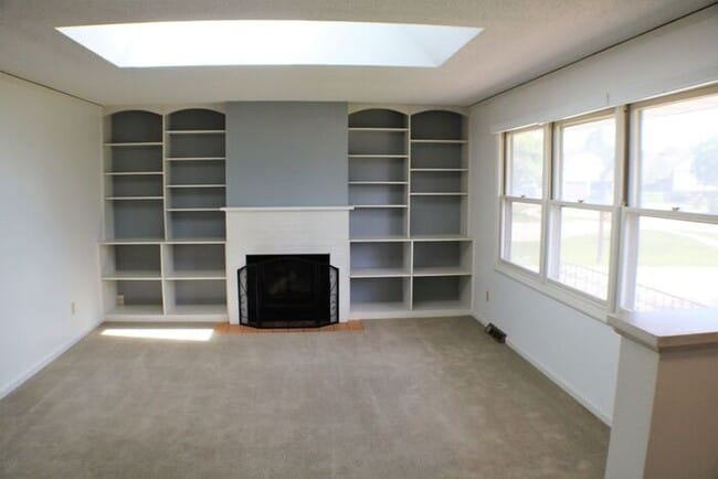 Building Photo - $2,300 | 3 Bedroom, 3 Bathroom House | No ...