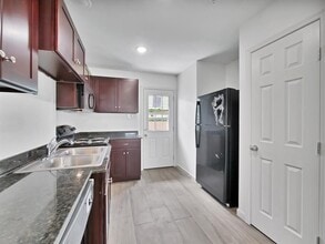 Building Photo - 211 Fairfax Ln