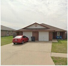 Building Photo - 2606 Lucille Dr