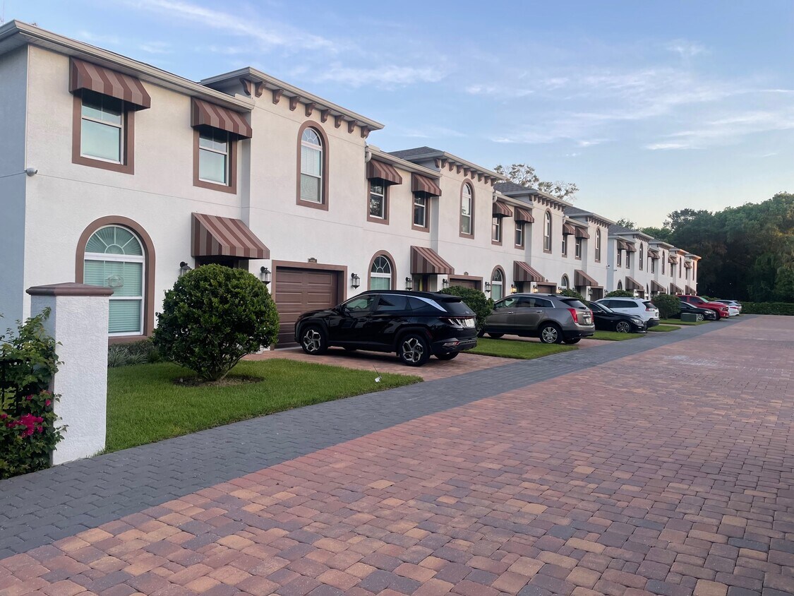 8702 Kenyon View Ct, Tampa, FL 33614 Townhome Rentals in Tampa FL