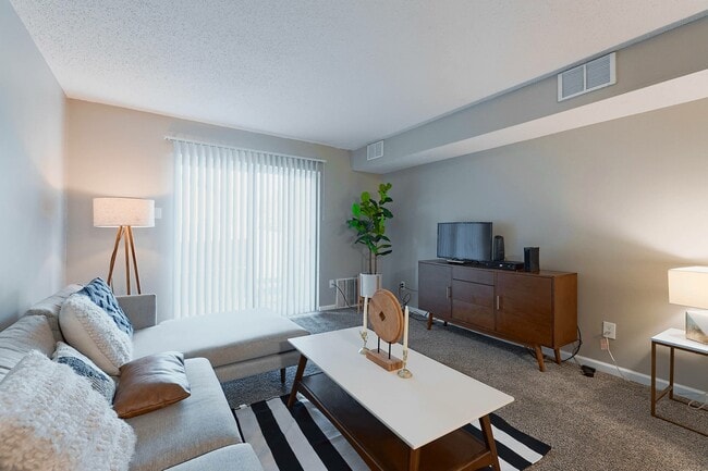 Sala de estar - Crossing at Northpointe Apartments