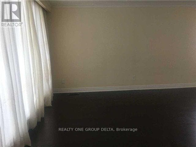 Building Photo - 30 Dittmer Crescent