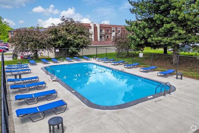 Pool - Eastwood on Grand