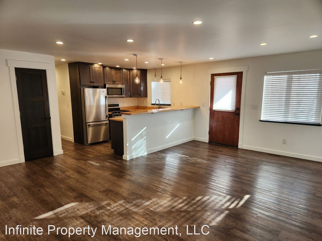 3 br, 2 bath House 812 North Black Avenue House Rental in Bozeman