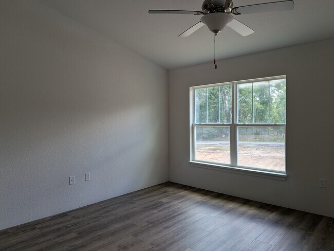 Foto del edificio - 8308 N Downer Way