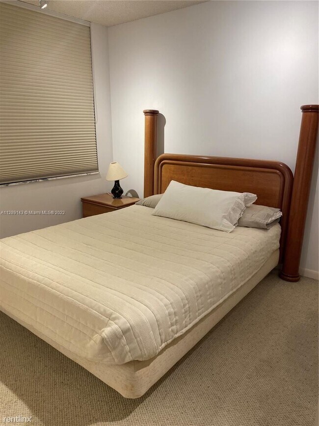 Building Photo - 2 br, 2 bath Condo - 9801 Collins Ave Apt 16W