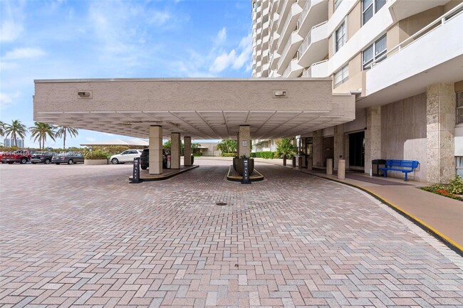 Foto del edificio - 1965 S Ocean Dr