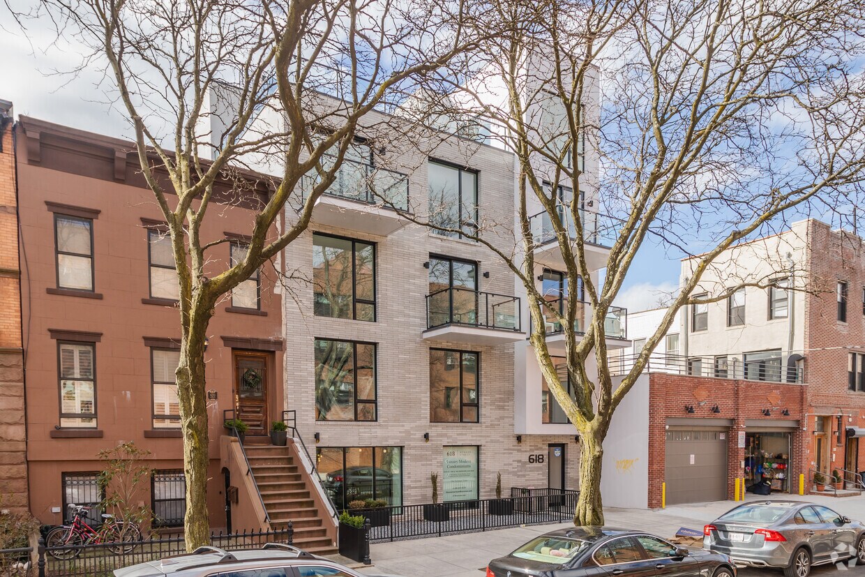 Building Photo - 618-A Monroe St