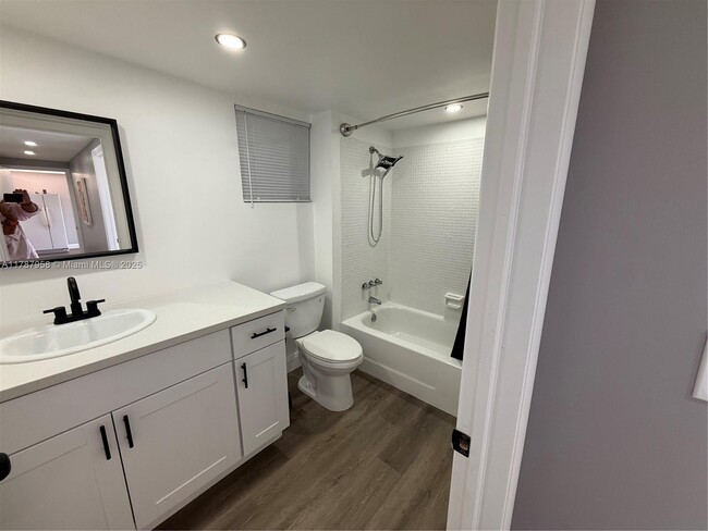 Foto del edificio - 16450 Miami Dr