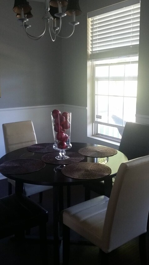 Building Photo - 962 Four Seasons Blvd