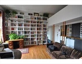Building Photo - 228 Beacon St