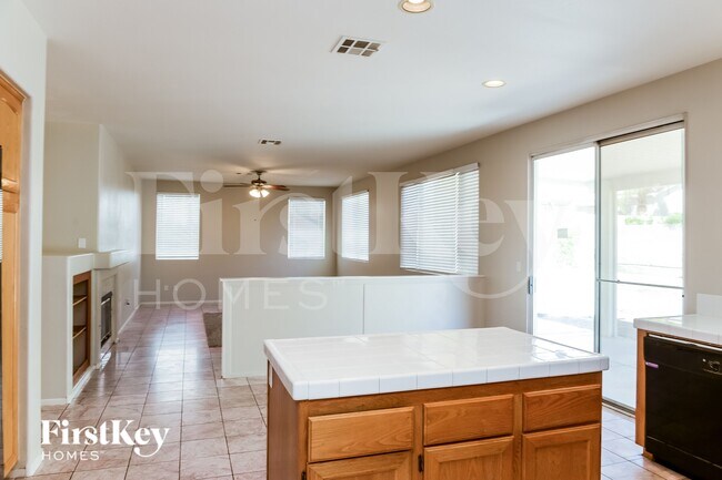 Foto del edificio - 820 Crescent Moon Dr
