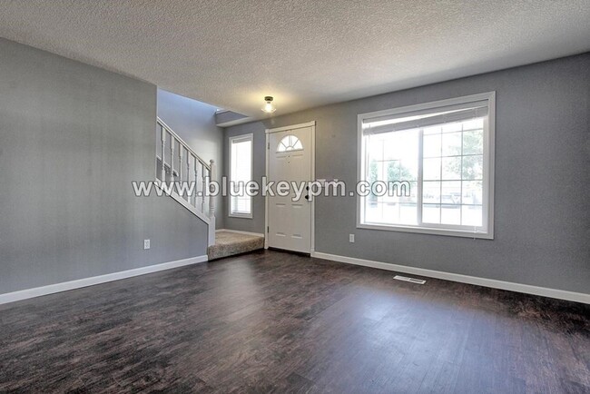 Building Photo - 4 Bed, 2.5 Bath Home in Cul-de-sac in Fisher's Landing East