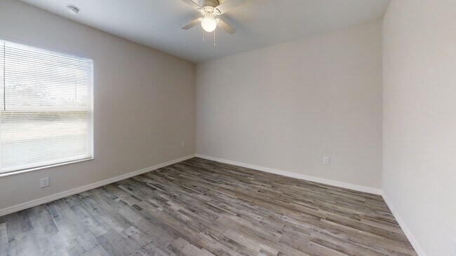 Building Photo - Gorgeous 4BR/2BA home in Silver Springs Sh...