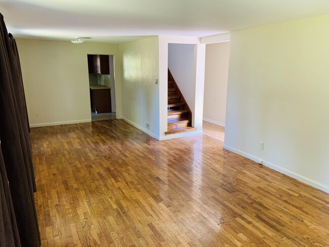 Building Photo - 221 Spartan Ave