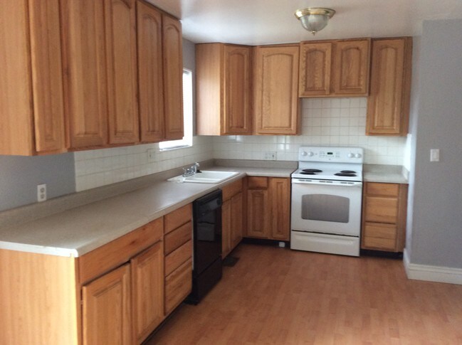 Building Photo - 350 E 900 S
