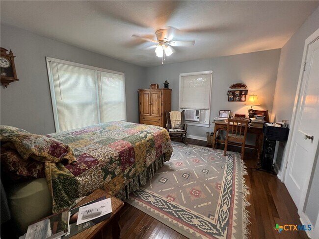 Foto del edificio - 859 Oasis St