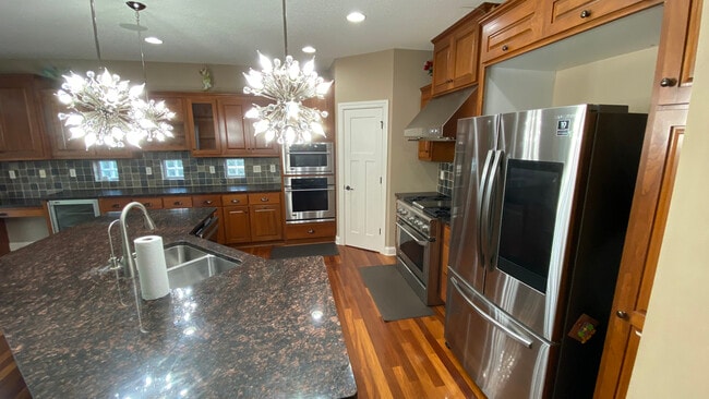 Foto del edificio - 10694 Maple Blvd