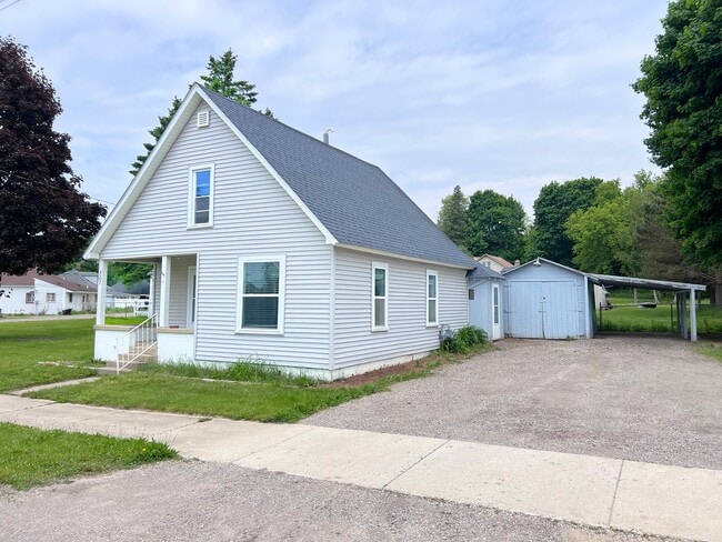 Building Photo - 307 Groveland St