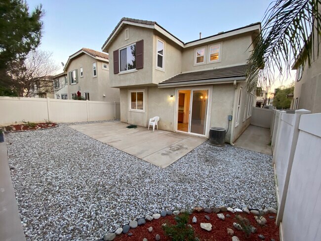 Foto del edificio - 1648 Rigel St