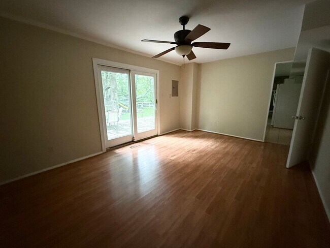Foto del edificio - 4 Bedroom Colonial SFH - Reisterstown