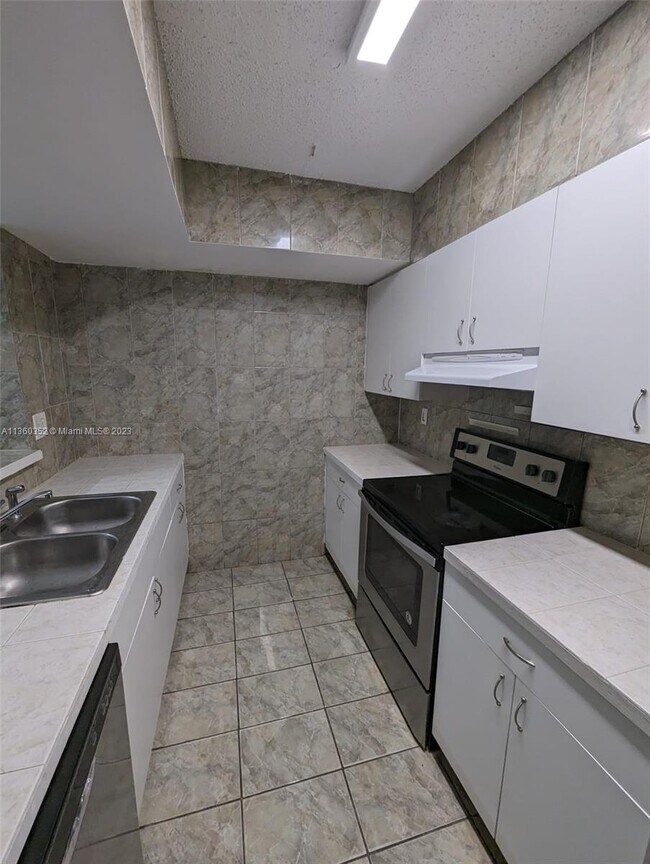 20810 San Simeon Way, Miami, FL 33179 Townhome Rentals in Miami FL