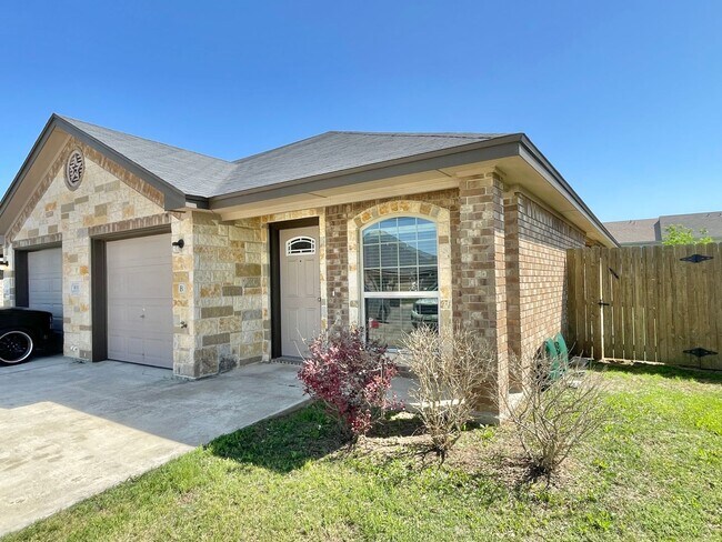 Foto del edificio - 501 Sladecek Dr