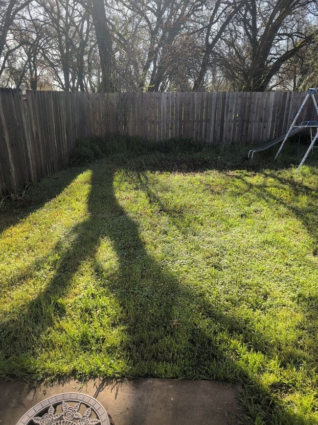 Building Photo - Great Townhouse in Anderson