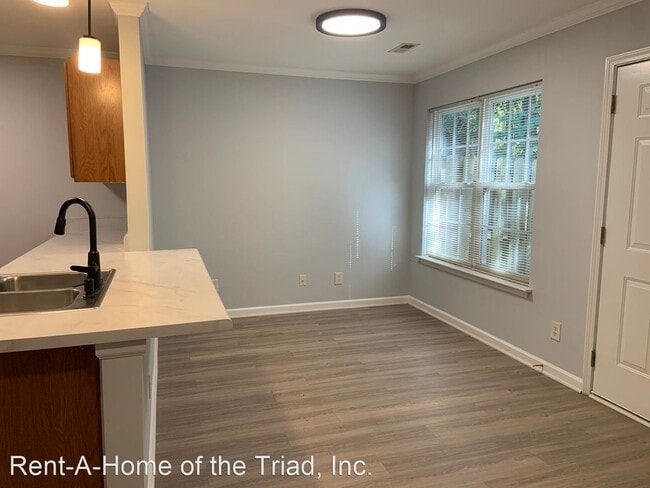 Building Photo - 2 br, 2.5 bath House - 3111-D Alder Way